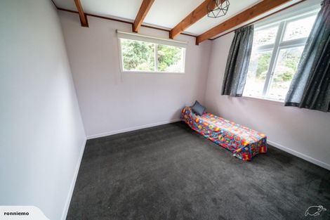 Photo of property in 32 Karekare Road, Karekare, New Lynn, 0772