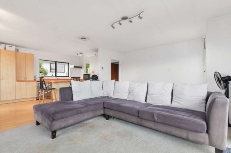 Photo of property in 38 Holmes Drive South, Massey, Auckland, 0614