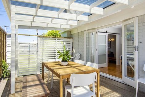 Photo of property in 46 Pitau Road, Mount Maunganui, 3116