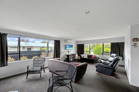 Photo of property in 6 Highbury Drive, Levin, 5510