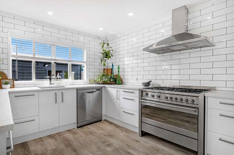 Photo of property in 2/1 Woodside Road, Massey, Auckland, 0614