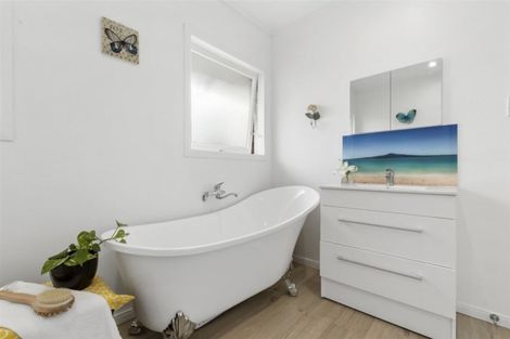 Photo of property in 2/39 Lake Road, Devonport, Auckland, 0624