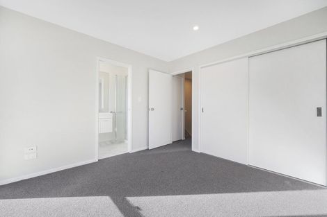 Photo of property in 7/31 Ayton Drive, Totara Vale, Auckland, 0629