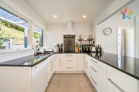 Photo of property in 27 Foster Crescent, Belmont, Lower Hutt, 5010