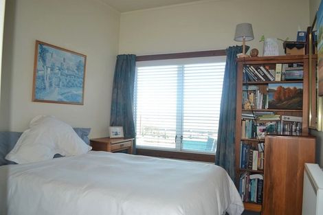 Photo of property in 32 Owhiro Bay Parade, Owhiro Bay, Wellington, 6023