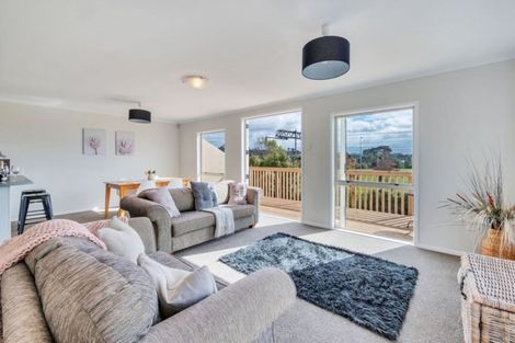 Photo of property in 15 Pooks Road, Ranui, Auckland, 0612
