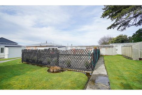 Photo of property in 220 Marine Parade, Bluff, 9814