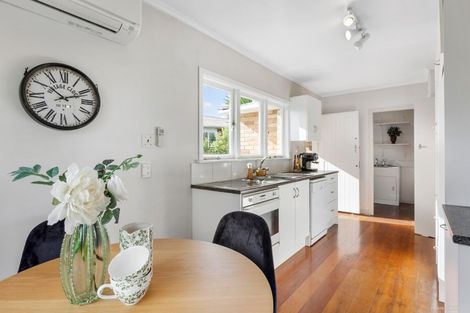 Photo of property in 30 Kereru Street, Henderson, Auckland, 0612