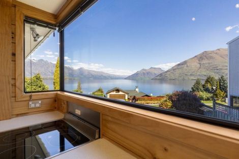 Photo of property in 71 Cedar Drive, Kelvin Heights, Queenstown, 9300