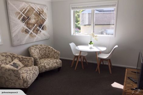 Photo of property in 5 Nottingham Place, Northcross, Auckland, 0630