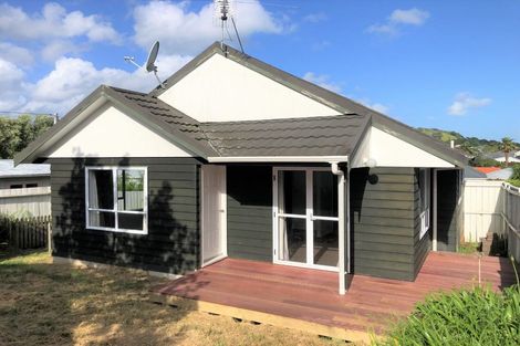 Photo of property in 30b William Bond Street, Stanley Point, Auckland, 0624