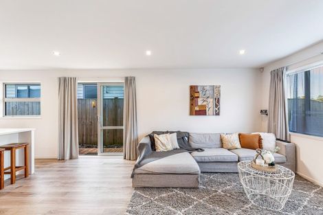 Photo of property in 15 Moemoea Avenue, Kumeu, 0810