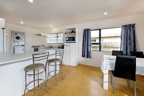 Photo of property in 6a Laura Street, Kelston, Auckland, 0602