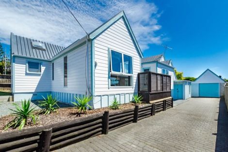 Photo of property in 13 Walton Road, Paraparaumu Beach, Paraparaumu, 5032