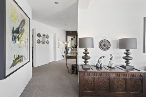 Photo of property in 2/11 Maida Vale Road, Roseneath, Wellington, 6011