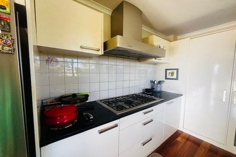 Photo of property in 212 Whitney Street, Blockhouse Bay, Auckland, 0600