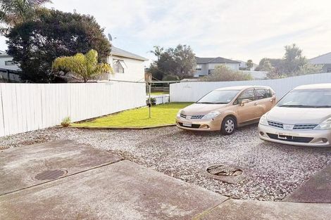 Photo of property in 2 Sheehan Road, Te Atatu South, Auckland, 0610