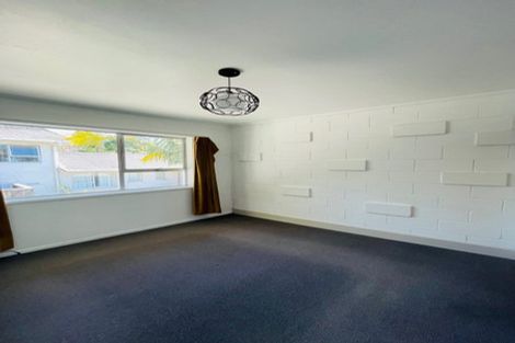 Photo of property in 1/17 Ayton Drive, Totara Vale, Auckland, 0629