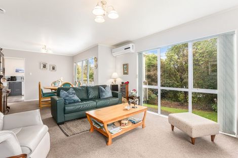 Photo of property in 21 Saunders Close, Whitby, Porirua, 5024