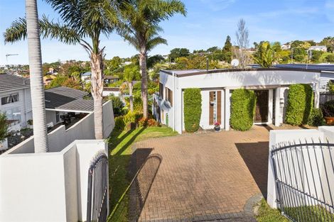 Photo of property in 689 Beach Road, Rothesay Bay, Auckland, 0630