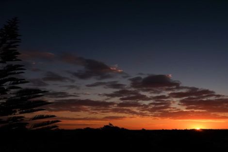 Photo of property in 12 Lewisham Street, Highland Park, Auckland, 2010