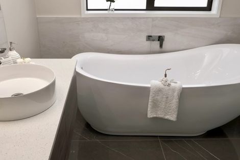 Photo of property in 1 Te Paahi Avenue, Waiuku, 2123