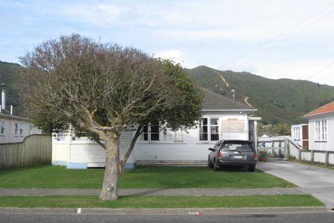 Photo of property in 33 Gibson Crescent, Naenae, Lower Hutt, 5011