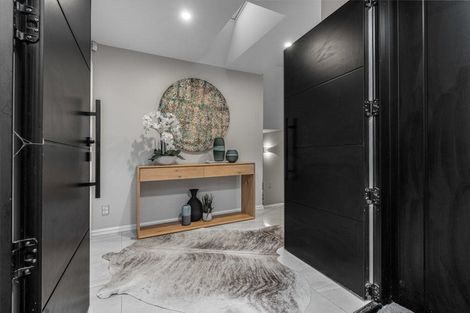 Photo of property in 102 Bassett Road, Remuera, Auckland, 1050