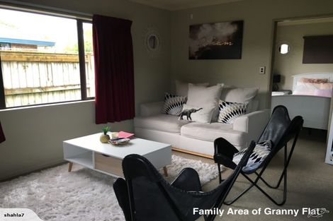 Photo of property in 4 Johnstone Drive, Fitzherbert, Palmerston North, 4410