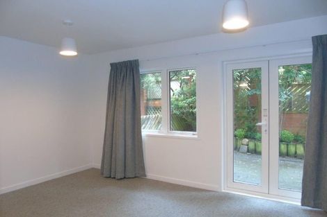 Photo of property in 14 Lawson Place, Mount Victoria, Wellington, 6011