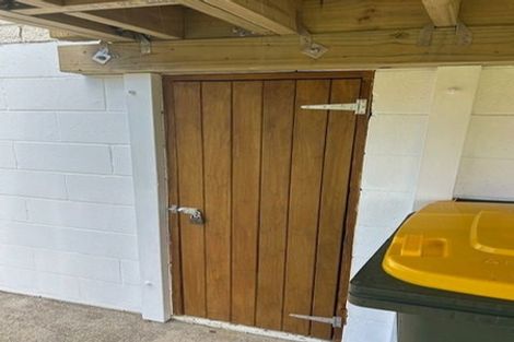 Photo of property in 2/70 Gladstone Road, Northcote, Auckland, 0627