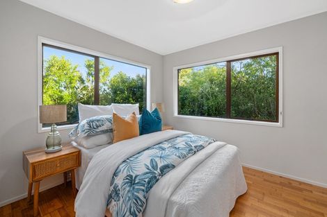 Photo of property in 29 Calypso Place, Rothesay Bay, Auckland, 0630