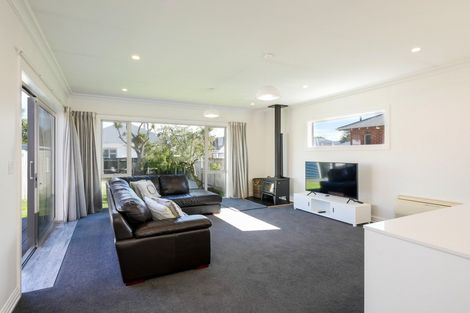 Photo of property in 52 Hargest Crescent, Saint Kilda, Dunedin, 9012