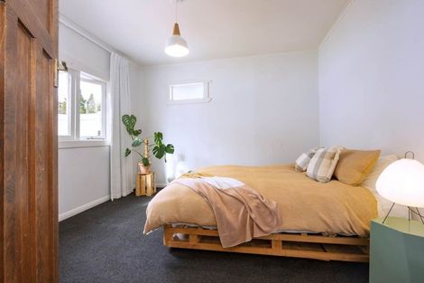 Photo of property in 1/49 Konini Road, Titirangi, Auckland, 0604