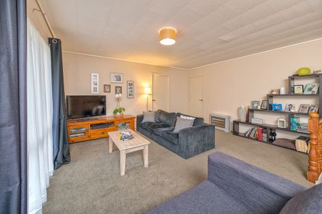 Photo of property in 52 Peverill Crescent, Papatoetoe, Auckland, 2025