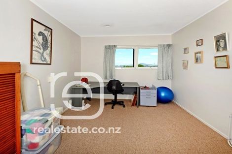 Photo of property in 21 Marlborough Avenue, Glenfield, Auckland, 0629