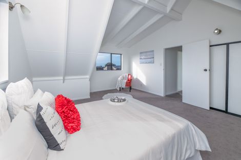 Photo of property in 64 Effingham Street, North New Brighton, Christchurch, 8083