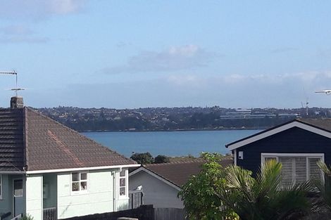 Photo of property in 1/102 Beresford Street, Bayswater, Auckland, 0622