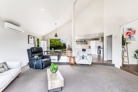 Photo of property in 32 Merlot Heights, Huapai, Kumeu, 0810