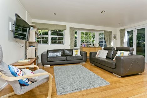 Photo of property in 28 Lavery Place, Sunnynook, Auckland, 0632
