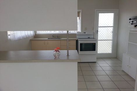 Photo of property in 2/211 Forrest Hill Road, Forrest Hill, Auckland, 0620