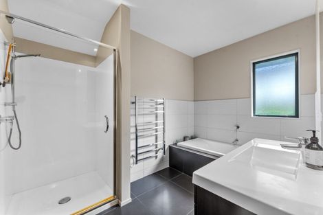 Photo of property in 34 Lagoon Way, West Harbour, Auckland, 0618