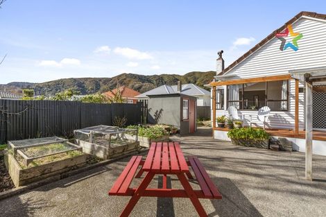 Photo of property in 2 Frickleton Grove, Waterloo, Lower Hutt, 5011