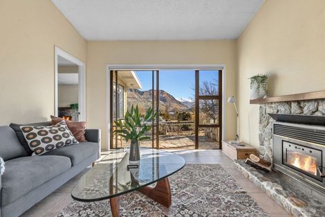 Photo of property in 261 Beacon Point Road, Wanaka, 9305