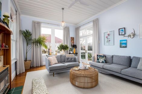 Photo of property in 17 Kowhai Street, Strandon, New Plymouth, 4312