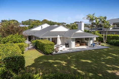 Photo of property in 11 Elgin Place, Red Beach, 0932