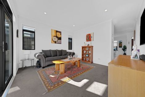 Photo of property in 12 Hoiho Road, Pukekohe, 2120