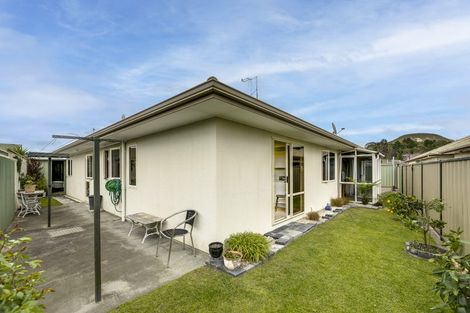 Photo of property in 5a Queens Walk, Taradale, Napier, 4112