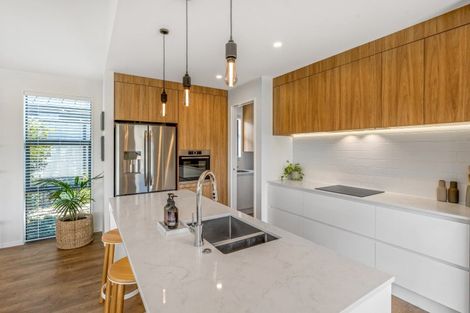 Photo of property in 21 Woodlanding Road, Whitford, Howick, 2571