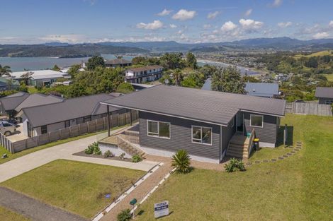 Photo of property in 129 Centennial Drive, Whitianga, 3510